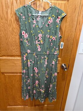Old Navy Floral V-Neck Cap Sleeve Dress in Olive Green